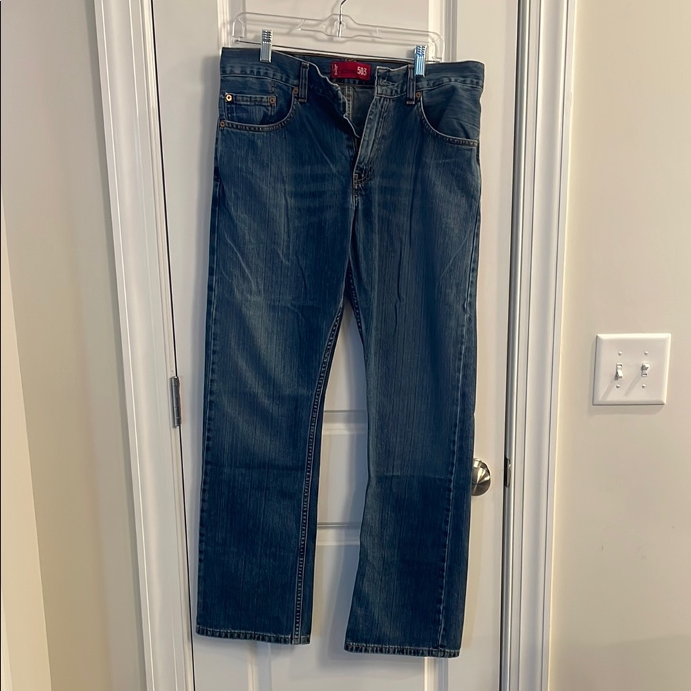Men's Blue Jeans
Size: 32x32
Style: bootcut